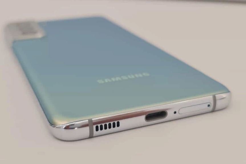 Reports Shows Off Samsung Galaxy S21 FE Smartphone