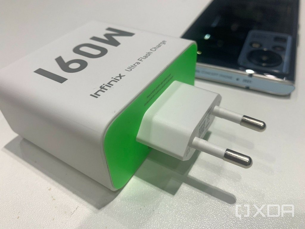 Photo renders of Infinix 160W wired charging phone released Photo of 160W charger