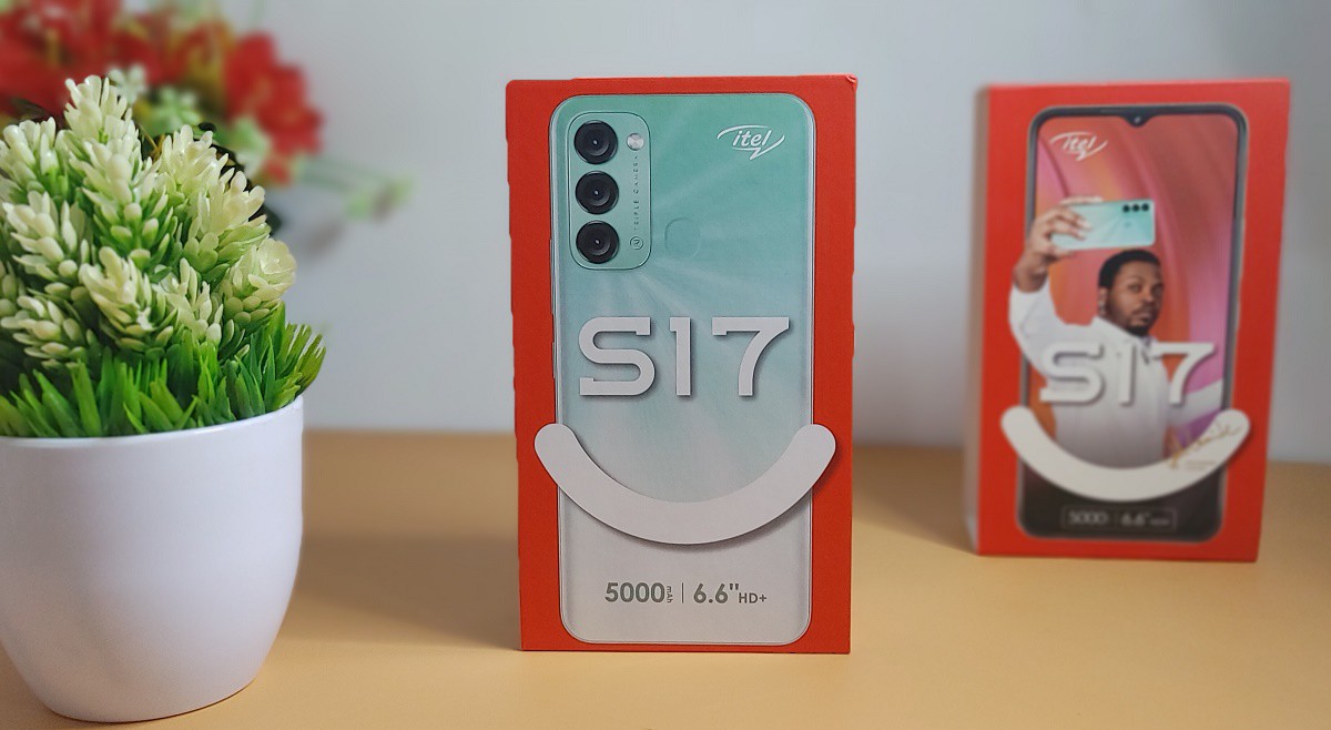 iTel S17 unboxing; attractive camera design with just 8MP lens iTel S17 box